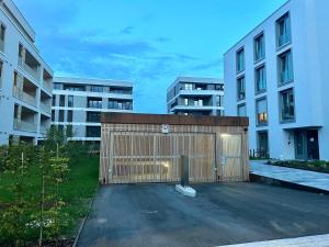 a garage in a parking lot in front of buildings at Moderne Erdgeschosswohnung in Augsburg