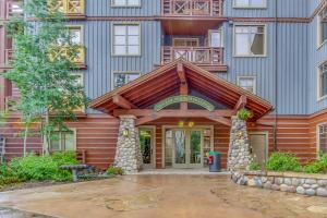 a front entrance to a lodge with a wooden building at Tucker Mountain Lodge 307 in Copper Mountain