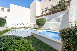 Bazén v ubytovaní 797 Holiday Rentals - Piso para 3 en la Carihuela con piscina alebo v jeho blízkosti