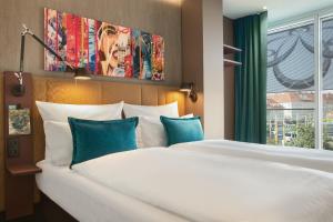 Katil atau katil-katil dalam bilik di Motel One Graz