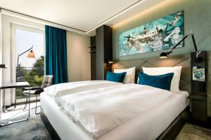 Postel nebo postele na pokoji v ubytování Motel One München-Garching