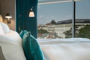 Katil atau katil-katil dalam bilik di Motel One Graz