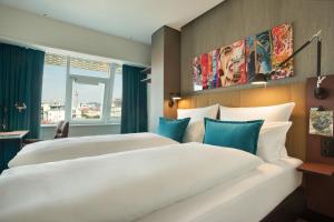 Katil atau katil-katil dalam bilik di Motel One Graz