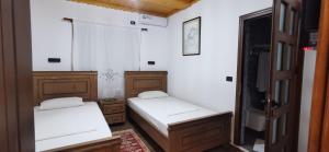 Ένα ή περισσότερα κρεβάτια σε δωμάτιο στο Hazmurat Hotel