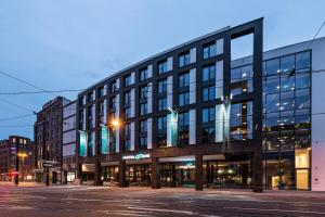 a building on a city street at night at Motel One Bremen in Bremen