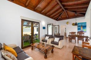Posedenie v ubytovaní Villa Casablanca by Villa Plus