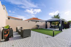 a backyard with a lawn and a gazebo at Solito 52 in Oranjestad