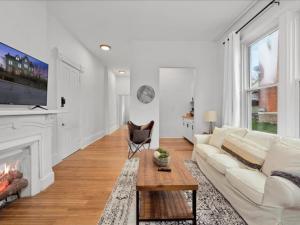 Cozy 1BR Near Zoo, UC, OTR, Downtown的休息区