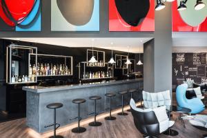 Saló o bar de Motel One Basel