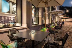 Restaurant o un lloc per menjar a Motel One Basel