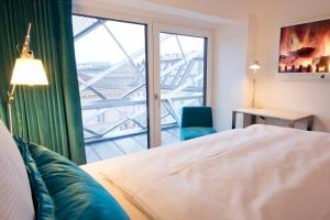 Postel nebo postele na pokoji v ubytování Motel One Wien-Staatsoper