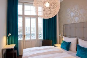 Postel nebo postele na pokoji v ubytování Motel One Wien-Staatsoper