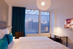 Postel nebo postele na pokoji v ubytování Motel One Wien-Staatsoper
