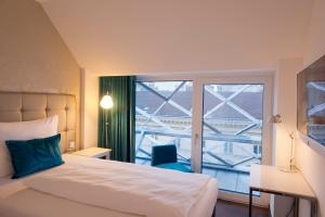 Postel nebo postele na pokoji v ubytování Motel One Wien-Staatsoper