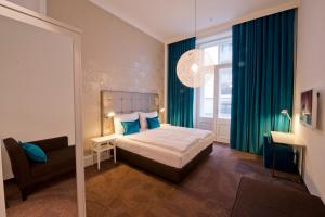 Postel nebo postele na pokoji v ubytování Motel One Wien-Staatsoper
