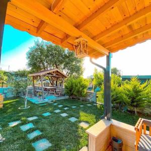 a backyard with a picnic table and a gazebo at Nur Konak Bungalov 7 in Çanakkale