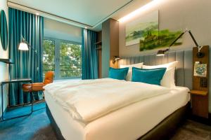 Motel One Stuttgart-Hauptbahnhof 객실 침대