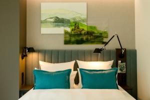 Motel One Stuttgart-Hauptbahnhof 객실 침대