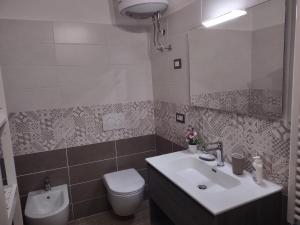 A bathroom at Da Riccardo
