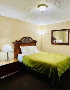 Postel nebo postele na pokoji v ubytování Sage N Sand Motel