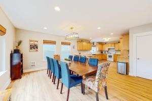 Gallery image of Pine Beach Family Retreat in Rockaway Beach +36 photos