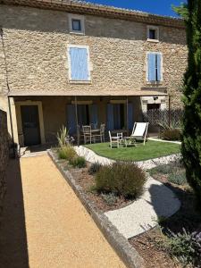 Photo de la galerie de l'établissement Maison avec jardin au cœur de Goudargues, à Goudargues