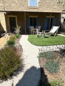 Photo de la galerie de l'établissement Maison avec jardin au cœur de Goudargues, à Goudargues