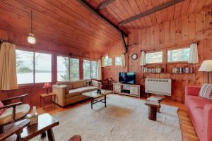 a living room with a couch and a tv at Brandy Shores in Naples
