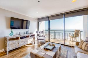 a living room with a view of the ocean at San Luis Ocean Oasis in Galveston