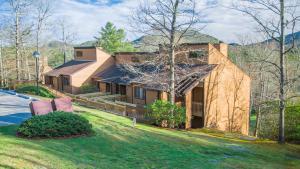a house on a hill with two chairs in the yard at Fairway Forest in Sapphire