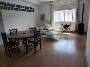 a living room with a table and chairs and a couch at Apartamento a 10Km Barcelona, Jardin, Luminoso 