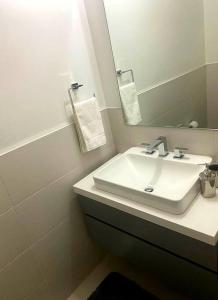 Koupelna v ubytování Arvie Suites