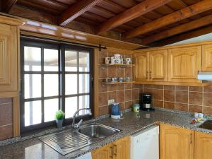 Η κουζίνα ή μικρή κουζίνα στο heliocentro casa rural