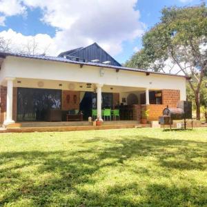 Κήπος έξω από το Warthog House-cozy country house, 3 Bed