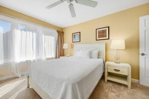 Postel nebo postele na pokoji v ubytování Turnberry Villas #8521