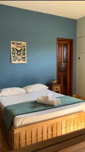Una cama o camas en una habitación de Santo hostel