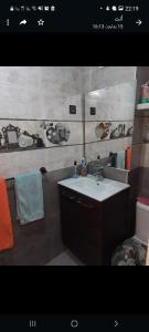 a bathroom with a sink and a mirror at راحتي 2 in Tangier