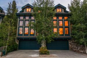 Budova, kde se prázdninový dům nachází