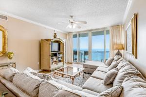 a living room with a couch and a table at Pearl 1305 in Navarre