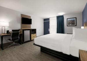 TV a/nebo společenská místnost v ubytování SureStay Plus by Best Western Pigeon Forge