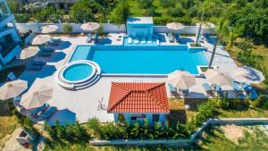 A piscina em ou perto de Apartments Stanaj