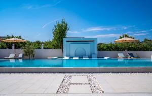 A piscina em ou perto de Apartments Stanaj