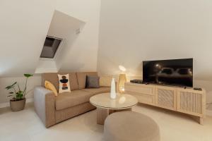 TV at/o entertainment center sa Kotor Central Point