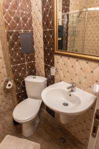 a bathroom with a toilet and a sink at Melia lux apartment in Ravda