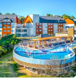 Kolam renang di atau dekat dengan Golden Gramado Resort