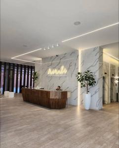 a lobby with a stone wall with a reception desk at Las Orquideas Zona 10 in Guatemala