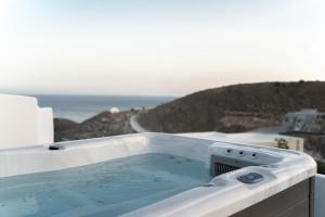 Foto dalla galleria di Spilia Caves Santorini ad Akrotírion