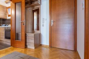 Kuchyň nebo kuchyňský kout v ubytování Duma Apartmani Vrnjačka Banja