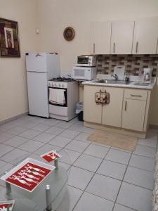 a kitchen with a stove and a refrigerator at Casa de Campo Rio Arriba in Arecibo
