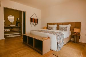 Llit o llits en una habitació de Dolphin Hotel